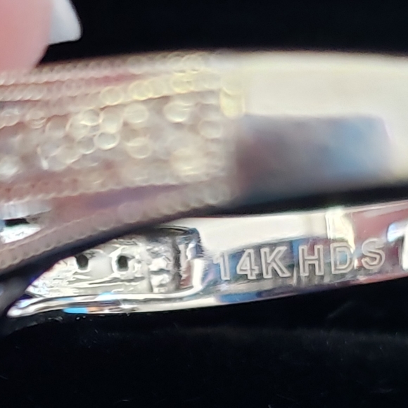 Helzberg halo diamond ring - 14k - Picture 6 of 13